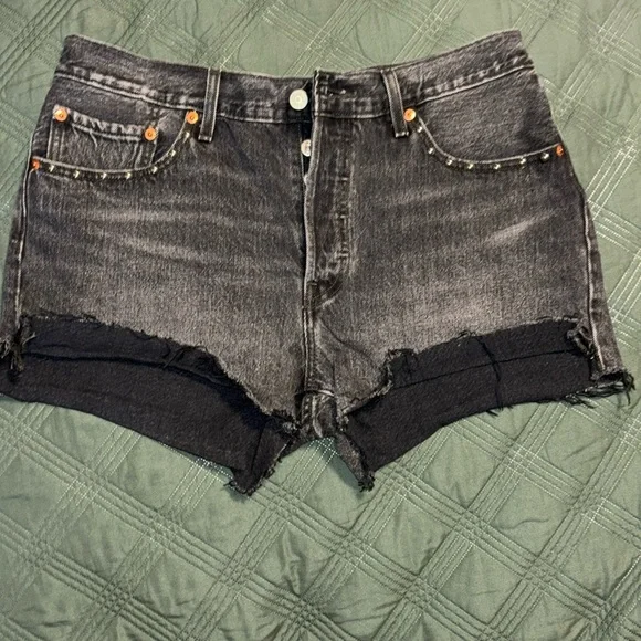 Levi’s501 Button-Fly “Studded” Black Denim ShortsSize: W 31